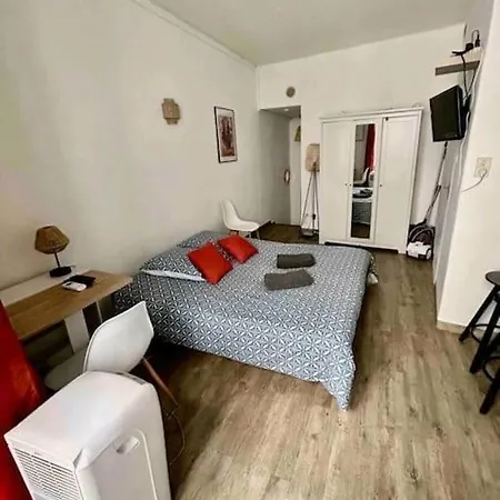 Appartement Studio En Plein Centre-ville De Nîmes