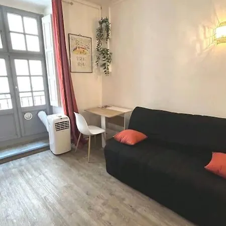 Appartement Studio En Plein Centre-ville De Nîmes